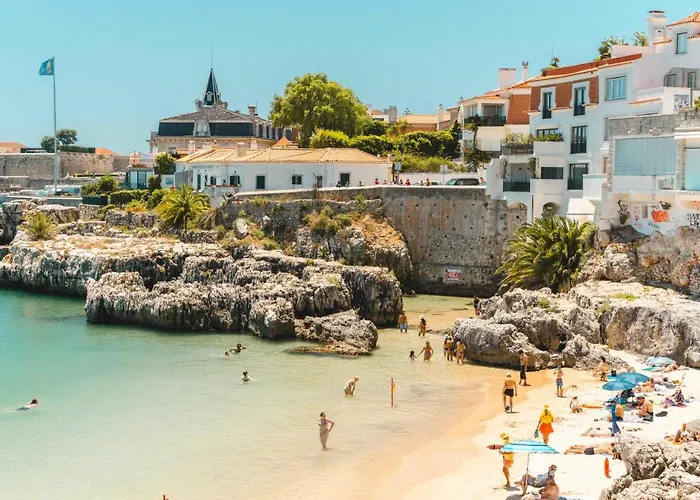 卡斯卡伊斯湾旅馆 *