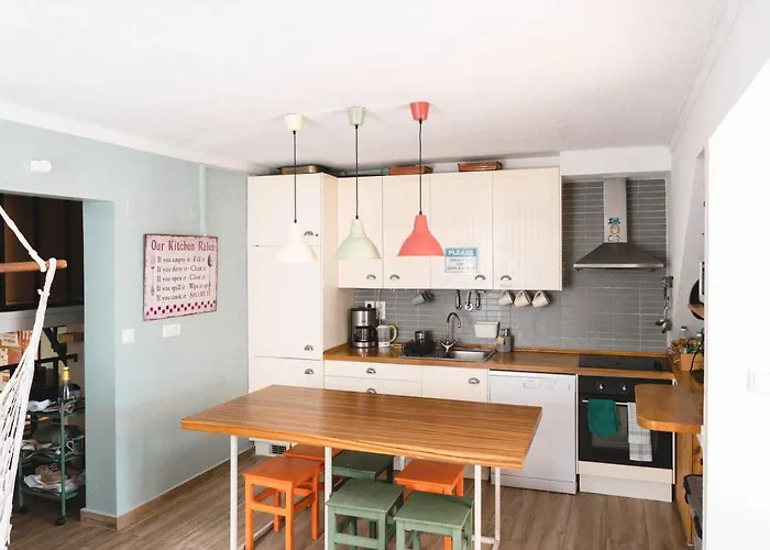 卡斯卡伊斯湾旅馆 *