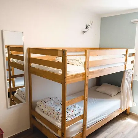 بيت شباب Bay *