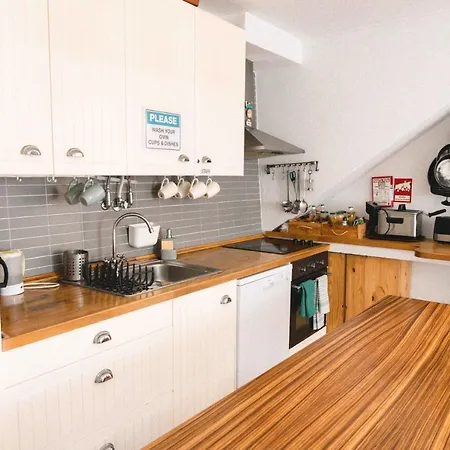 بيت شباب Bay *