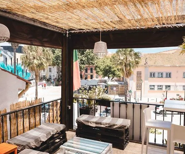 بيت شباب Bay *